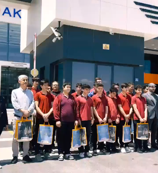 Wir haben Schüler der Adil Karaağaç Berufs- und Technischen Oberschule aus Anatolien auf unserem Campus empfangen und ihre Fragen zur industriellen Produktion und zur Herstellung von Schneidwerkzeugen beantwortet.